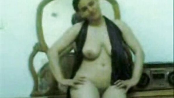 বাড দেশের চুদাচুদি তার গার্লফ্রেন্ডের মুখের উপর চুম্বন করার পরে