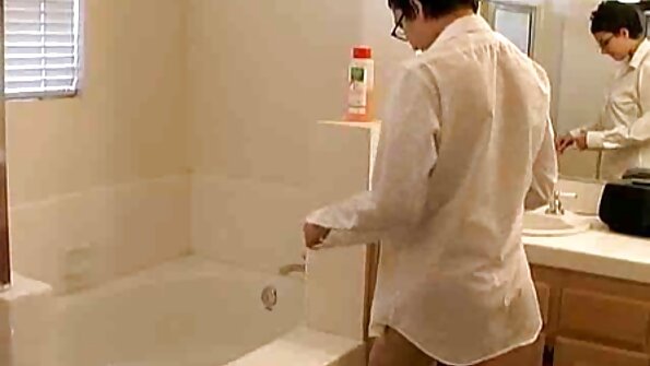 আবদ্ধ স্বর্ণকেশী hottie পায় চুদাচুদি sex তার ঝুলন্ত মাস্টার দ্বারা আঘাত