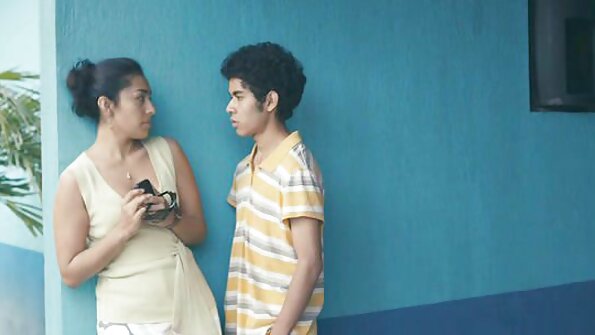 অবকাশ হার্ডকোর সঙ্গে বিশাল শিশ্ন ওয়েটার অসমীয়া চুদা চুদি এবং একটি বেশ্যা