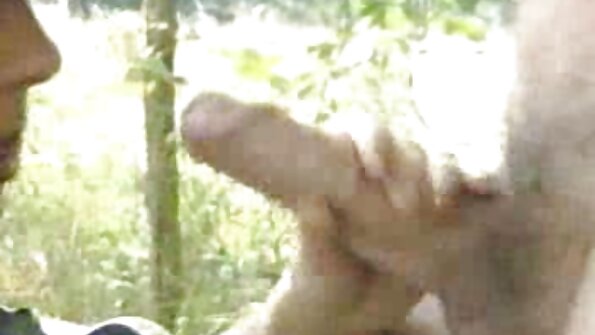 Hottie মধ্যে স্টকিংস পেতে তার twat যৌনসঙ্গম দ্বারা ভয়ঙ্কর লোক জবার চুদাচুদি
