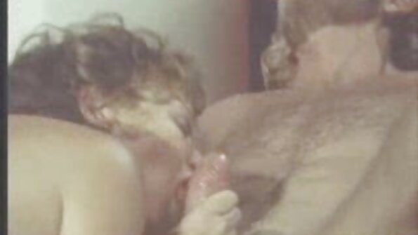 Busty স্বর্ণকেশী চুদাচুদি hot MILF impaled দ্বারা ছেলের অধ্যক্ষ পালঙ্কে