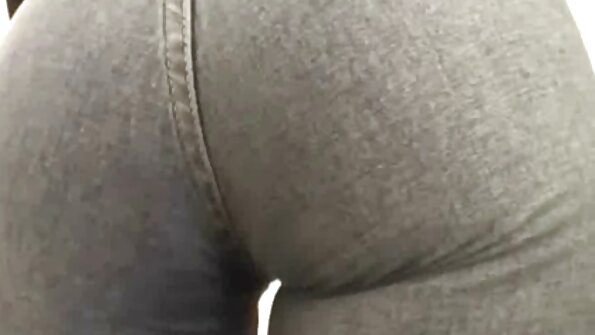 মধ্যবয়সী সহকর্মী একটি গরম MILF কাজের মেয়ের চুদাচুদি এর গুদ মারছে