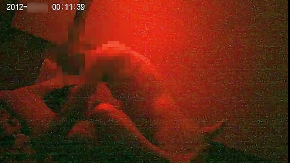 দম্পতি xxx চুদাচুদি রান্নাঘরে একটি উত্সাহী সকালের সেক্স করে