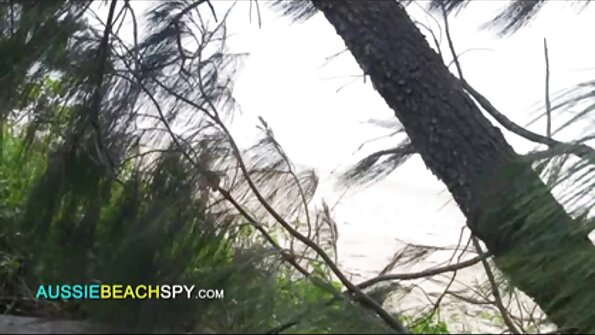 প্রেমিকা বান্ধবীর সৎ সরাসরি চোদাচুদি বাবার কাছ থেকে যৌন অভিজ্ঞতা লাভ করে